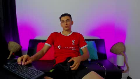 Snapshot of max_wild01 chatting on September 23, 6:57 am MAX online show from September 23, 6:57 am
