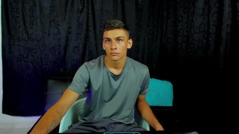 Snapshot of max_wild01 chatting on December 18, 7:47 am MAX online show from December 18, 7:47 am