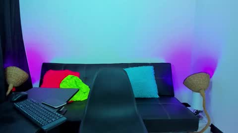 Snapshot of max_wild01 chatting on October 16, 7:49 am MAX online show from October 16, 7:49 am