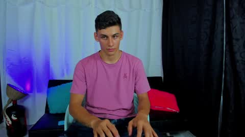 Snapshot of max_wild01 chatting on January 25, 10:18 pm MAX online show from January 25, 10:18 pm