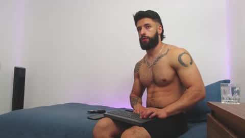 max_xl_ online show from April 19, 11:18 pm