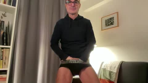 Max Mikado online show from November 28, 11:06 pm