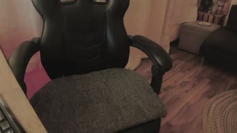 maxcamlove online show from April 23, 10:34 pm