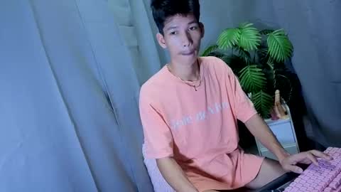 Snapshot of maxiebunny99 chatting on October 16, 10:45 am Reyn online show from October 16, 10:45 am