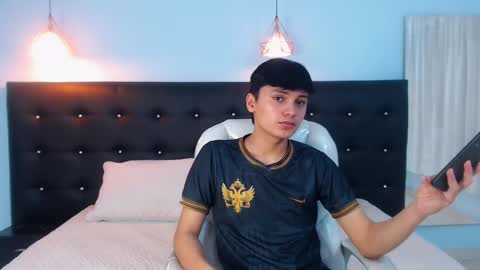 Snapshot of maxii18_ chatting on October 16, 1:19 pm -- -- online show from October 16, 1:19 pm