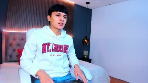 Snapshot of maxii18_ chatting on October 13, 1:06 pm -- -- online show from October 13, 1:06 pm