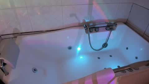 maxim online show from November 29, 6:04 am