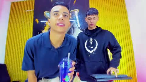 maximo_grayt_ online show from May 9, 12:06 pm