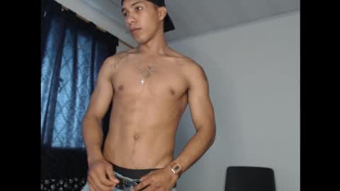 Maximo Aron Vega online show from December 13, 1:22 pm