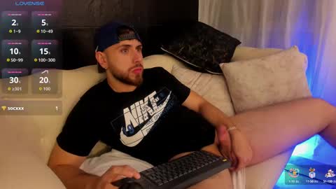 Snapshot of maximo_wolf1 chatting on October 11, 10:58 pm Maximo Wolf online show from October 11, 10:58 pm