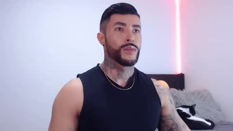 Independent Model online show from November 4, 3:40 am