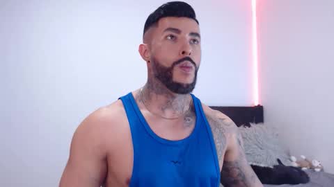 Independent Model online show from November 19, 3:39 am