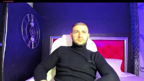 Snapshot of maximusdick1_ chatting on December 6, 12:27 pm Maximus online show from December 6, 12:27 pm