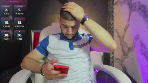 Snapshot of maximusdick1_ chatting on December 5, 12:22 pm Maximus online show from December 5, 12:22 pm