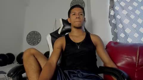Snapshot of maxvibe420 chatting on October 19, 5:49 pm maxvibe420 online show from October 19, 5:49 pm