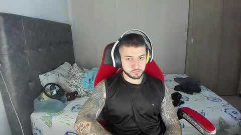 maxvibe_ online show from October 31, 10:57 pm