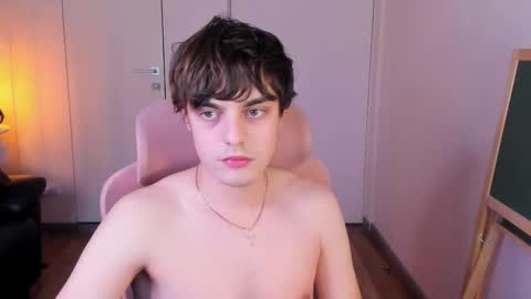 Max online show from March 8, 2:04 am