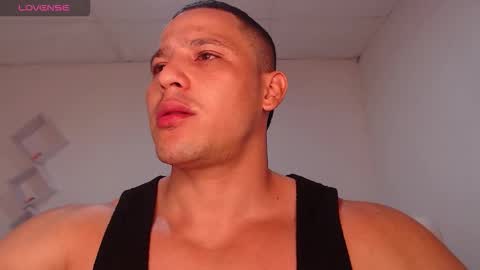 Snapshot of maxwel949813 chatting on October 15, 10:28 pm Max online show from October 15, 10:28 pm