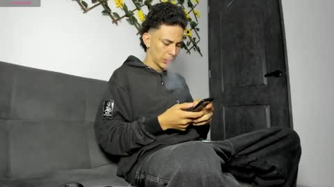 Max online show from April 6, 2:08 am