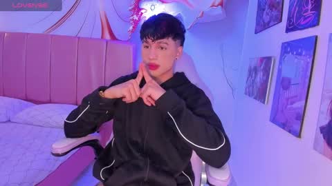 Snapshot of maxyocconell chatting on September 27, 12:25 pm Adrian online show from September 27, 12:25 pm