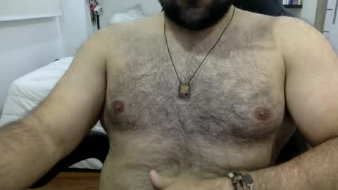 Snapshot of mbotve chatting on October 2, 11:42 pm VzlaMan online show from October 2, 11:42 pm