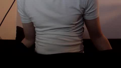 Snapshot of mcmike_es chatting on January 2, 1:51 pm Mike online show from January 2, 1:51 pm