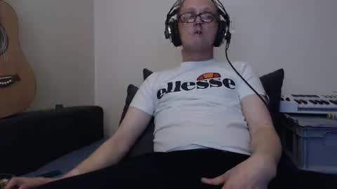 Snapshot of mcmike_es chatting on October 2, 7:07 pm Mike online show from October 2, 7:07 pm