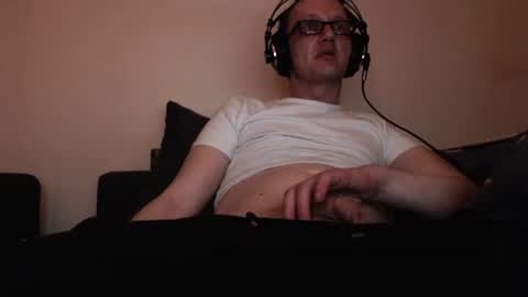 Snapshot of mcmike_es chatting on February 15, 7:39 pm Mike online show from February 15, 7:39 pm