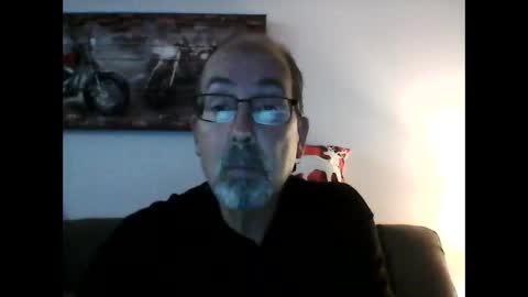 Snapshot of meathome3 chatting on December 17, 9:27 pm me at home online show from December 17, 9:27 pm