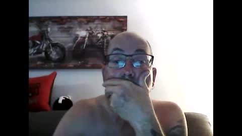 Snapshot of meathome3 chatting on October 3, 3:11 am me at home online show from October 3, 3:11 am