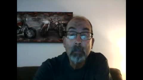 Snapshot of meathome3 chatting on December 4, 12:25 pm me at home online show from December 4, 12:25 pm