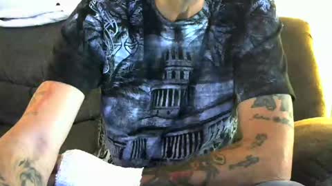 Snapshot of meathome3 chatting on December 27, 2:12 pm me at home online show from December 27, 2:12 pm