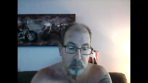 Snapshot of meathome3 chatting on December 21, 1:21 pm me at home online show from December 21, 1:21 pm