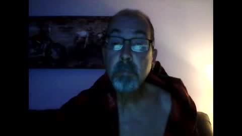Snapshot of meathome3 chatting on December 9, 12:31 pm me at home online show from December 9, 12:31 pm