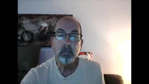 Snapshot of meathome3 chatting on January 3, 1:14 pm me at home online show from January 3, 1:14 pm