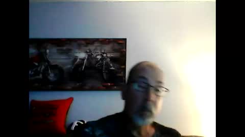 Snapshot of meathome3 chatting on October 18, 12:10 pm me at home online show from October 18, 12:10 pm