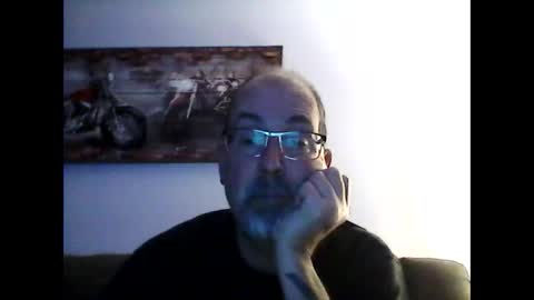 Snapshot of meathome3 chatting on January 25, 6:12 am me at home online show from January 25, 6:12 am