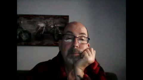 Snapshot of meathome3 chatting on February 9, 1:14 pm me at home online show from February 9, 1:14 pm