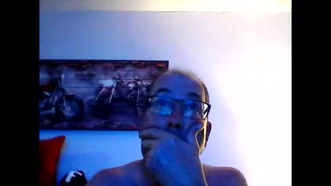 Snapshot of meathome3 chatting on September 25, 2:21 am me at home online show from September 25, 2:21 am