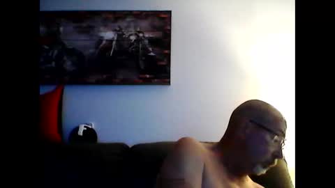 Snapshot of meathome3 chatting on October 4, 11:26 am me at home online show from October 4, 11:26 am
