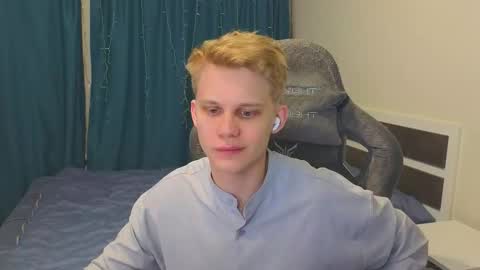 Snapshot of meow_mickey chatting on September 17, 3:57 pm Mickey online show from September 17, 3:57 pm