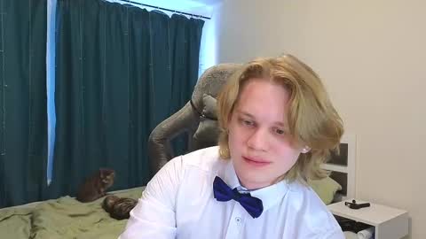 Snapshot of meow_mickey chatting on February 27, 4:41 am Mickey online show from February 27, 4:41 am