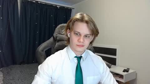 Snapshot of meow_mickey chatting on December 24, 4:33 am Mickey online show from December 24, 4:33 am