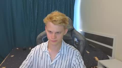 Snapshot of meow_mickey chatting on October 1, 7:34 am Mickey online show from October 1, 7:34 am