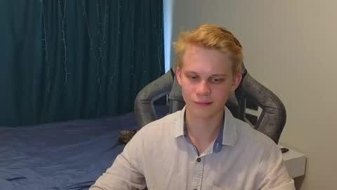 Snapshot of meow_mickey chatting on October 14, 7:37 am Mickey online show from October 14, 7:37 am