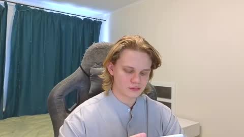 Snapshot of meow_mickey chatting on March 3, 4:34 am Mickey online show from March 3, 4:34 am