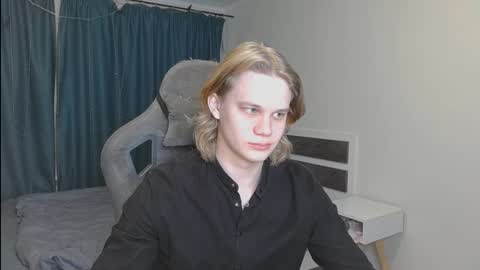 Snapshot of meow_mickey chatting on December 4, 4:54 am Mickey online show from December 4, 4:54 am