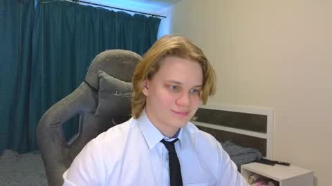 Snapshot of meow_mickey chatting on March 10, 3:34 am Mickey online show from March 10, 3:34 am