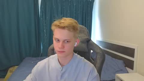 Snapshot of meow_mickey chatting on September 16, 12:06 pm Mickey online show from September 16, 12:06 pm