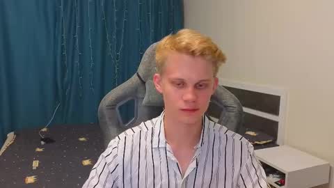 Snapshot of meow_mickey chatting on October 8, 10:47 pm Mickey online show from October 8, 10:47 pm